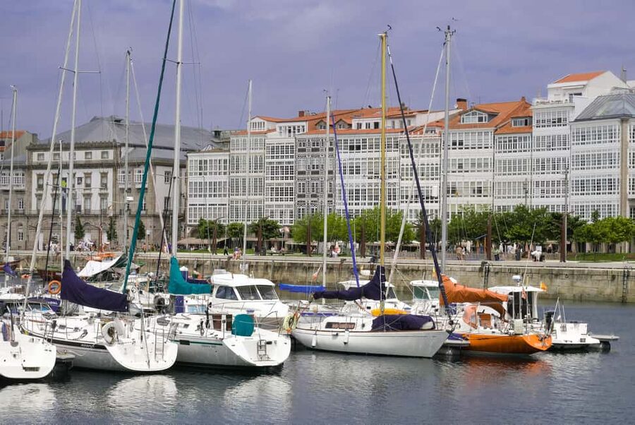 A Coruña: Private Walking Tour with Beer or Wine - Pescadería, San Nicolás, and Rúa Real