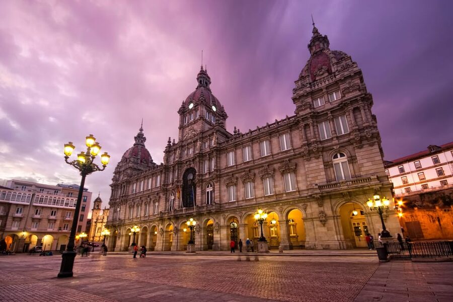 A Coruña: Private Walking Tour with Beer or Wine - Who should book this private walk?