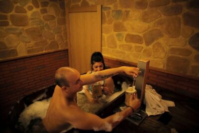 Alicante: Beer Spa Experience with Tastings and Snacks