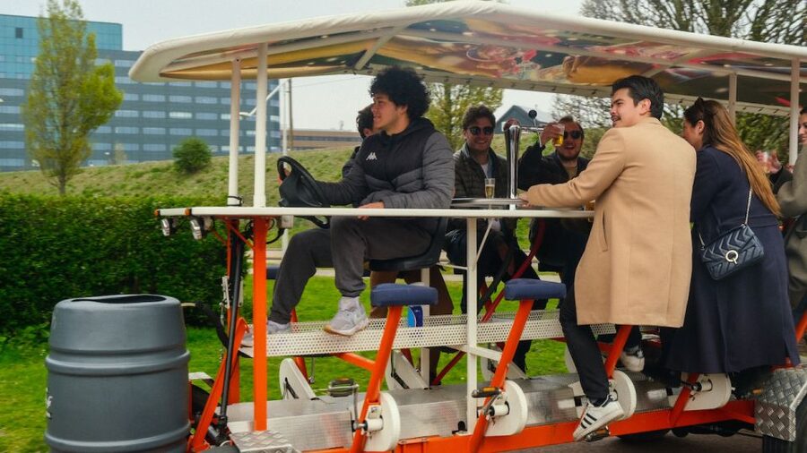 Amsterdam: Dutch Beer Bike Blast Tour with Onboard Bar - Key points at a glance