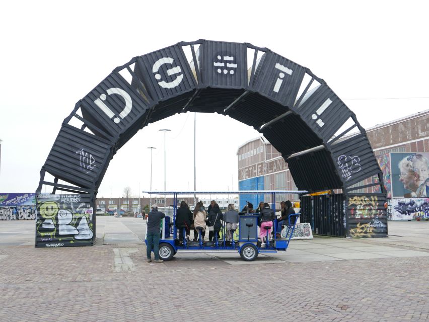 Amsterdam: Guided Beer Bike or Prosecco Bike Tour - Who will enjoy this most