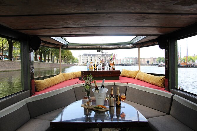Amsterdam: Luxury Boat Cruise Unlimited Cocktails, Beers & Wines - Amsterdam in rain, cold, and evening light