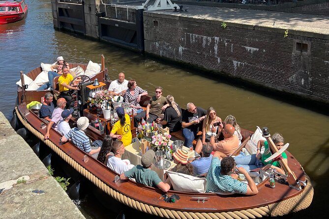 Amsterdam Luxury Boutique Boat tour with Unlimited Beer and Wine - What the open bar really adds