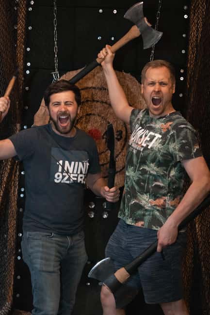 AXE THROWING & CRAFT BEER EXPERIENCE IN COLOGNE - Unlimited throws mean less pressure