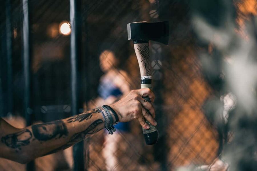 AXE THROWING & CRAFT BEER EXPERIENCE IN COLOGNE - Should you book WoodCutter Köln?