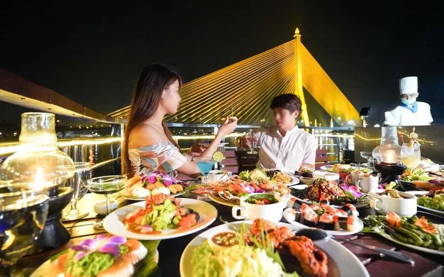 Bangkok: Luxury White Sunset or Dinner Cruise with Beer - Quick points to know