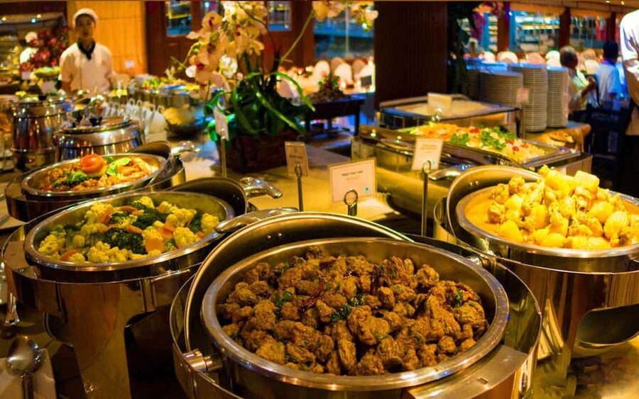 Bangkok: Luxury White Sunset or Dinner Cruise with Beer - How the $31 price measures up