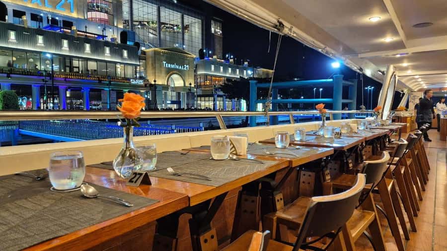 Bangkok: New Horizon Dinner Cruise with Buffet & Beer - Chang or Hoegaarden, depending on your package