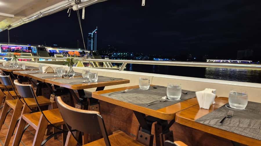 Bangkok: New Horizon Dinner Cruise with Buffet & Beer - Bangkok’s riverside landmarks after dark