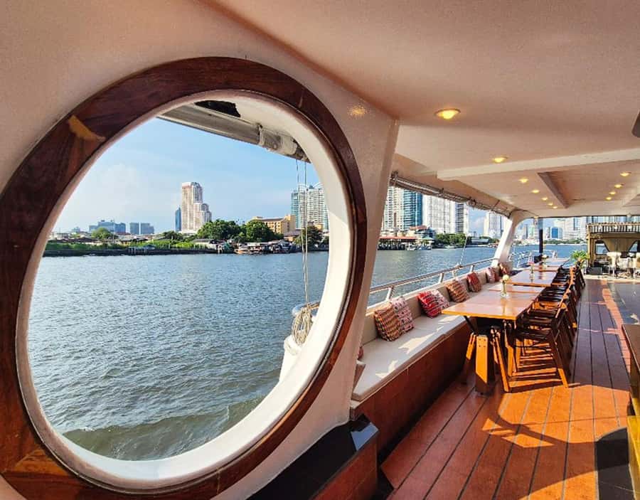 Bangkok: New Horizon Dinner Cruise with Buffet & Beer - Practical details that can make the night smoother