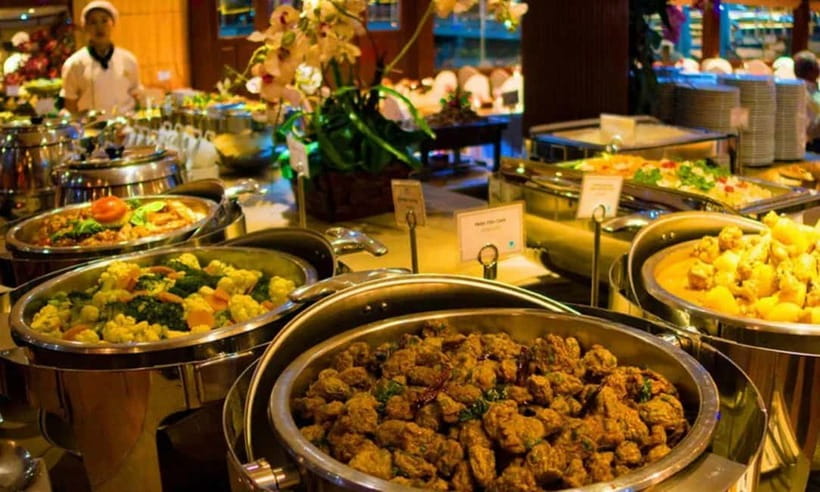 Bangkok: White Orchid Chao Phraya Cruise, Thai Buffet & Beer - Bangkok’s river landmarks after dark
