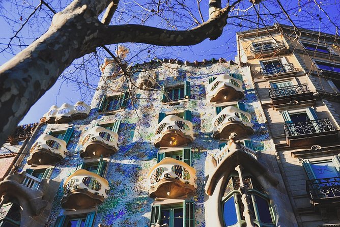 Bar Crawl in Barcelona with Spanish Wines, Vermut, Cold Beer and Tapas - Palau Sessa-Larrard and the local vermut habit