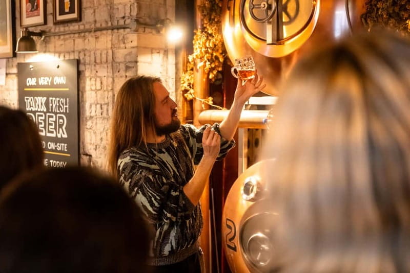 Bath: Guided Walking Tour with Beer Tastings - Three pub stops and five half-pint tastings
