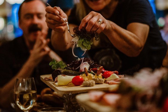 Bavarian Beer and Food Evening Tour in Munich - The guides are a major part of the evening