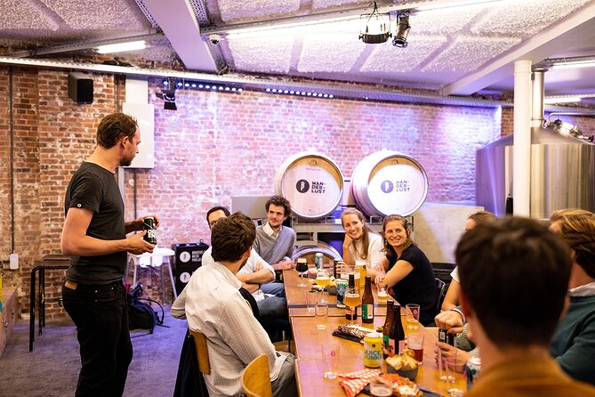 Beer Tasting Tour in Brussels - Tasting four beers in small pours