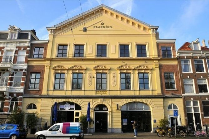 Beerbrewery tour in old Church to taste the best local beers. - Muiden Castle is a five-minute glimpse