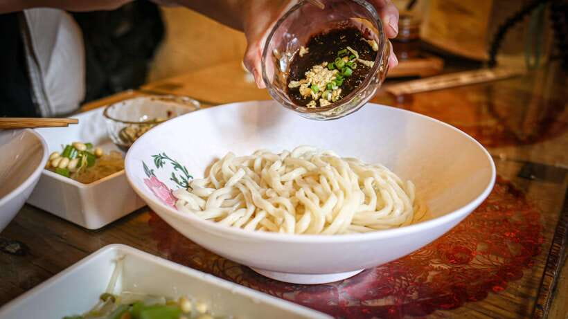Beijing: Hidden Gems Guided Food Tour with Beer and Tastings - Meeting at Shichahai and entering the hutongs