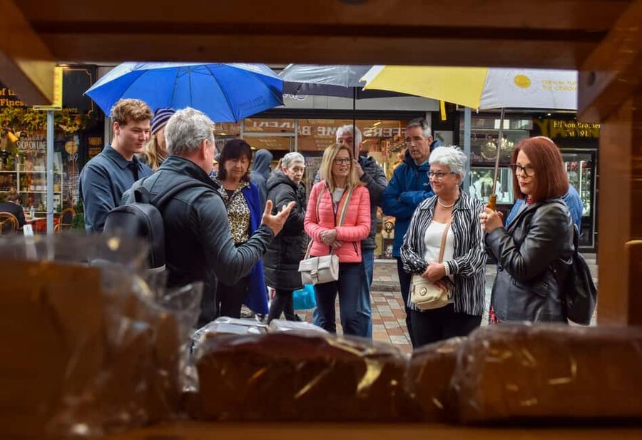 Belfast: Food Tour with 10+ Tastings of Bread, Beer, Seafood - Starting at Belfast City Hall with a sweet surprise