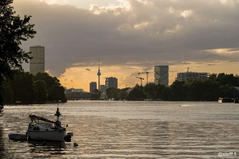 Berlin: 2.5-Hour Beer & Sunset Sightseeing Boat Cruise - Key points to know before you book