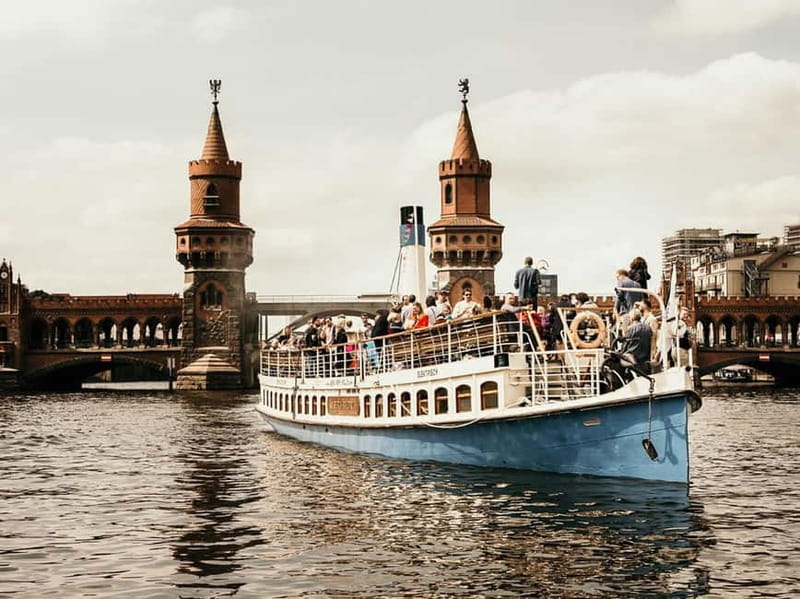 Berlin: 2.5-Hour Beer & Sunset Sightseeing Boat Cruise - Starting at Alte Börse on the Spree