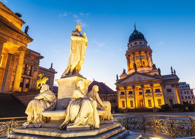 Berlin Beers & Battlefields Tour: War History and German Beer - Walking through Berlin’s wartime center