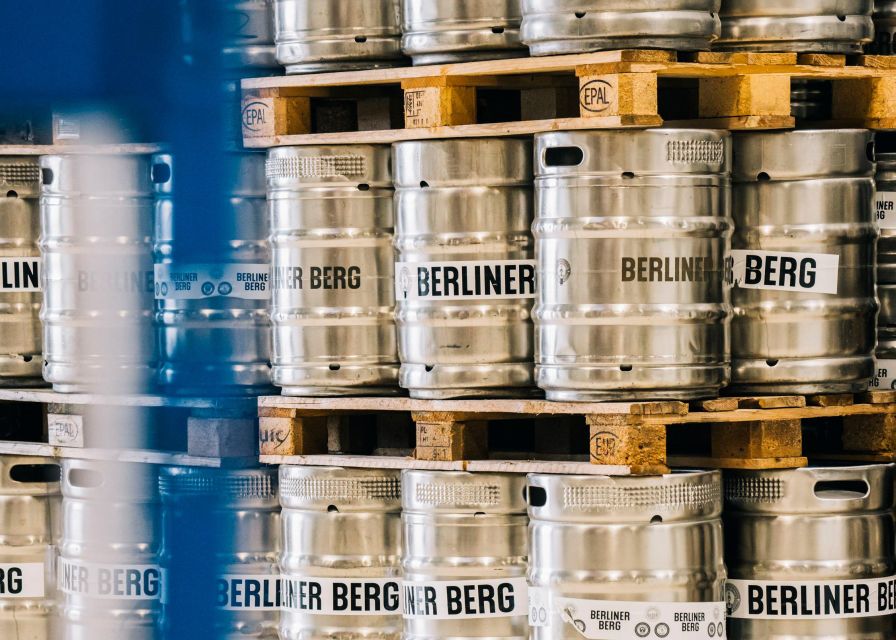 Berlin: Berliner Berg Brewery Tour with Beer Tasting - Five beers and five chances to compare