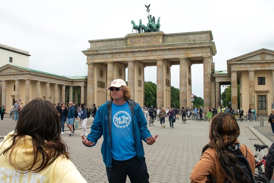 Berlin City Bike Tour with Beer Garden Stop - The new government quarter and reunified Berlin