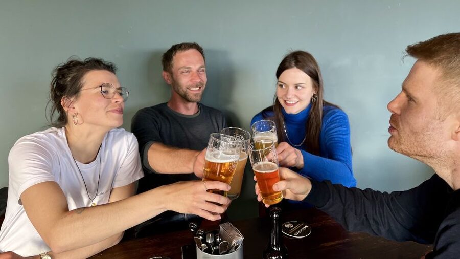 Berlin: Guided Craft Beer & Cultural Tour With Snacks - Who should book this experience