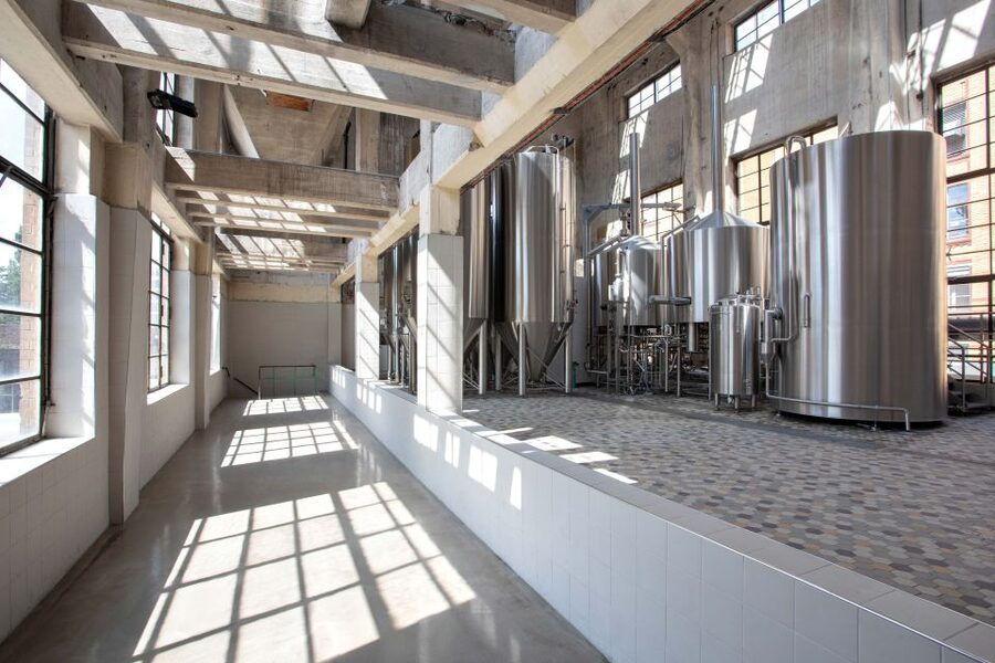 Berlin: Vagabund Brauerei Beer Tasting & Guided Brewery Tour - Learning to taste beer, one sample at a time