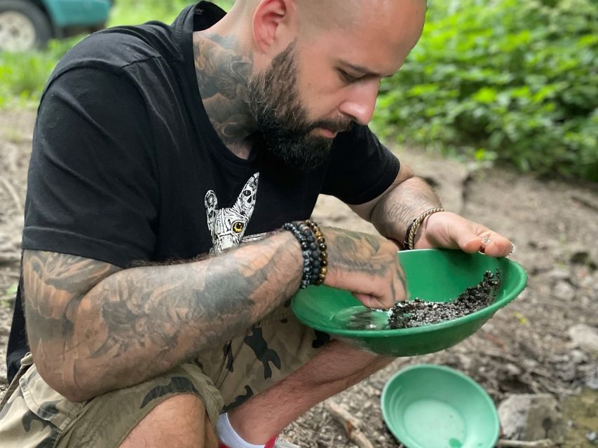 Bohemian Uplands: Garnet panning, Farm & Local Lunch&Beer - The guide and the small-group feel