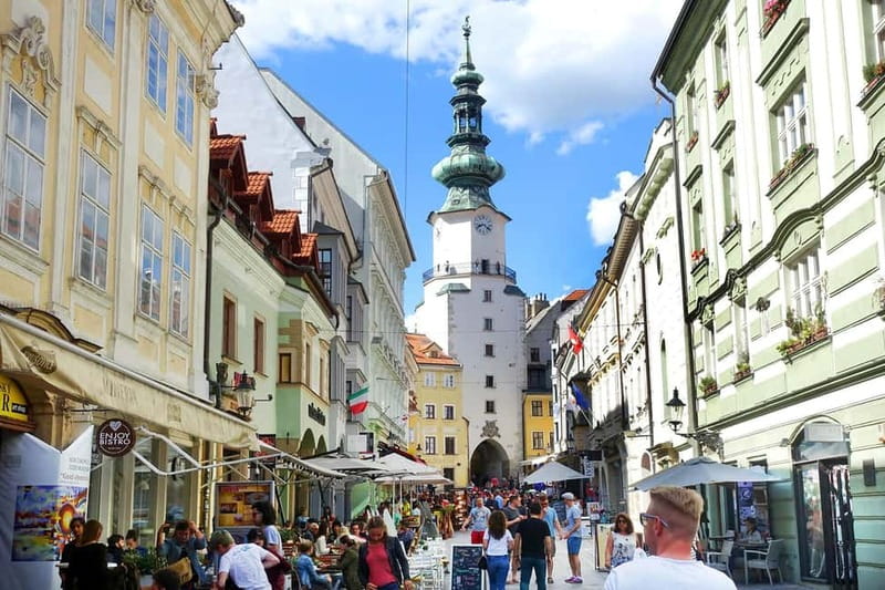 Bratislava: Private Walking Tour with Optional Beer Tasting - Bratislava Castle and the three-hour option