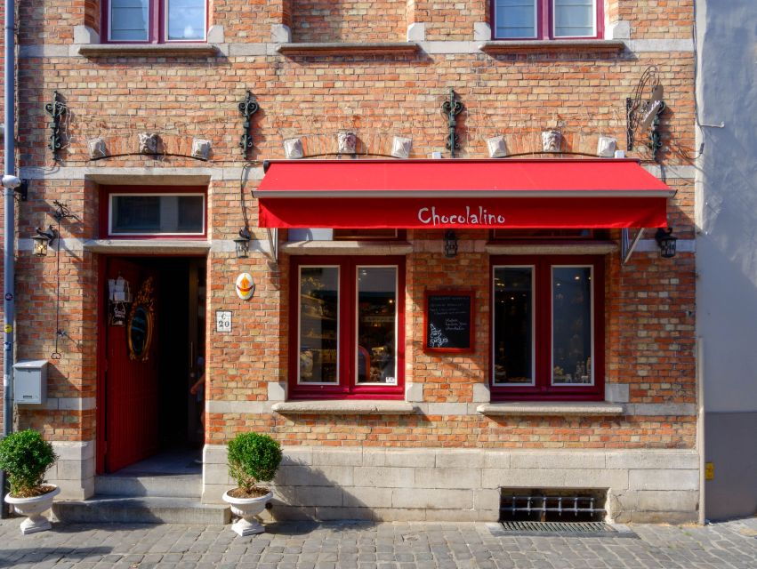 Bruges: Guided Tour & Boat Ride with Optional Beer Tasting - Guides who make the history easier to follow