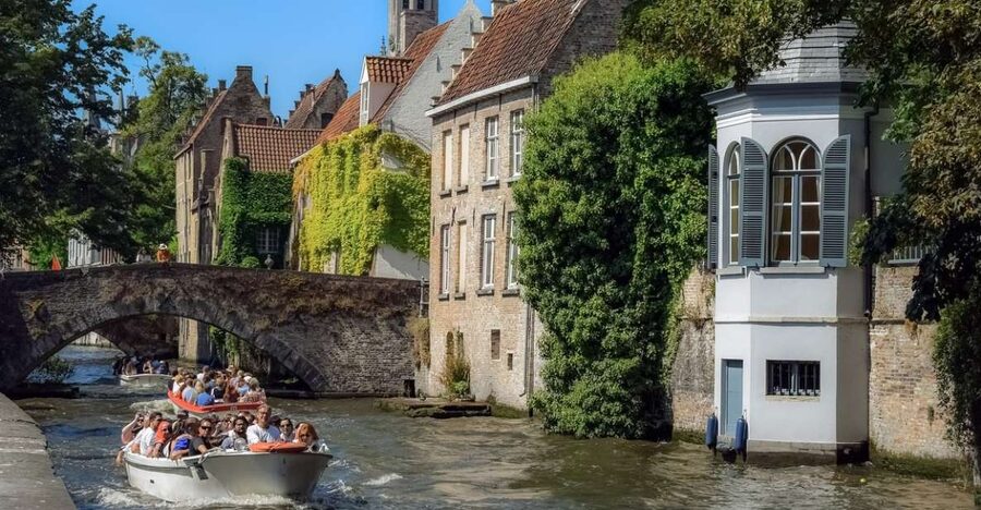Bruges: Guided Tour & Boat Ride with Optional Beer Tasting - Should you add the four-beer tasting?