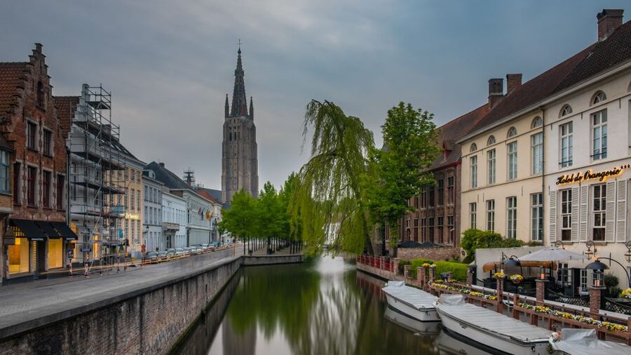 Bruges: Guided Tour & Boat Ride with Optional Beer Tasting - What each walking stop adds