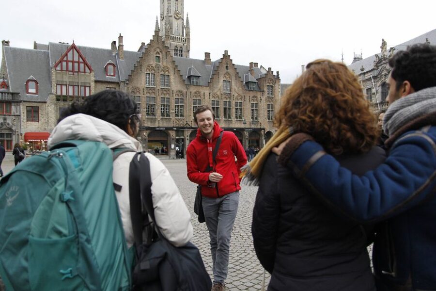 Bruges: History, Chocolate and Beer Walking Tour - Bourgogne des Flandres and the final beer