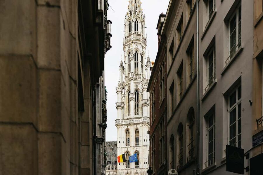 Brussels: Beer Tour with 6 Beers and 3 Chocolate Tastings - Saint Géry, the fish market, and Saint Catherine