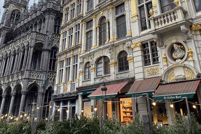 Brussels Food Tour: 10 Tastings of Waffles, Beers, Fries & More - Brioche, strawberries, and the road to the Grand Place