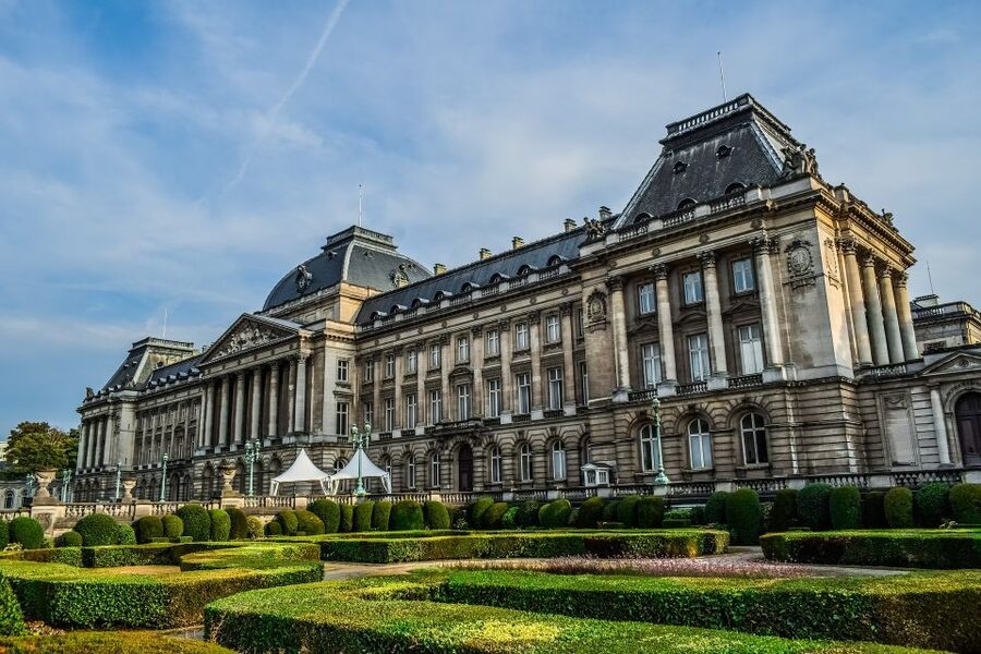 Brussels: Guided Walking Tour with Optional Beer Tasting - Manneken Pis and Brussels’ sense of humor