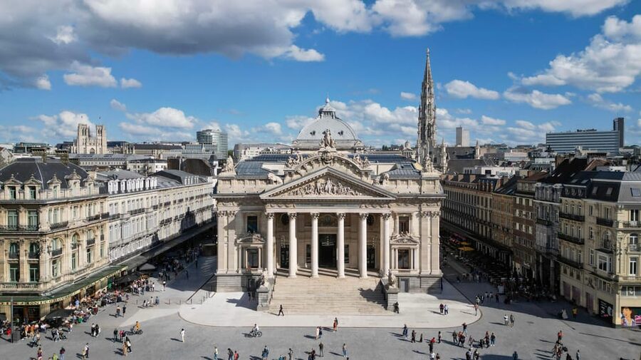 Brussels: Hop-On Hop-Off Bus Tour& Belgian Beer World Museum - The 11 stops and what each one offers