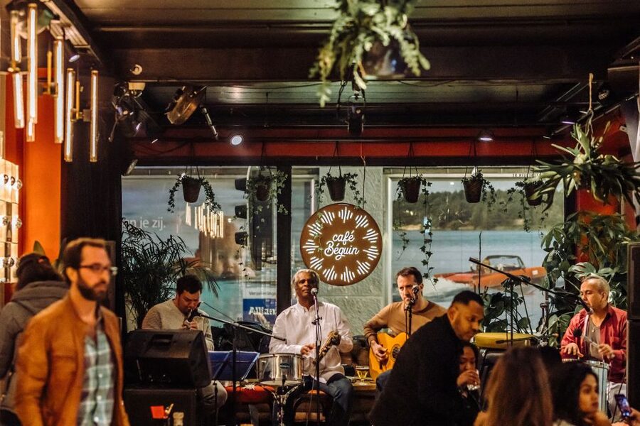 Brussels: Private Beers, Bars, and Live Music Tour by Night - Starting beside the water at Quai aux Briques