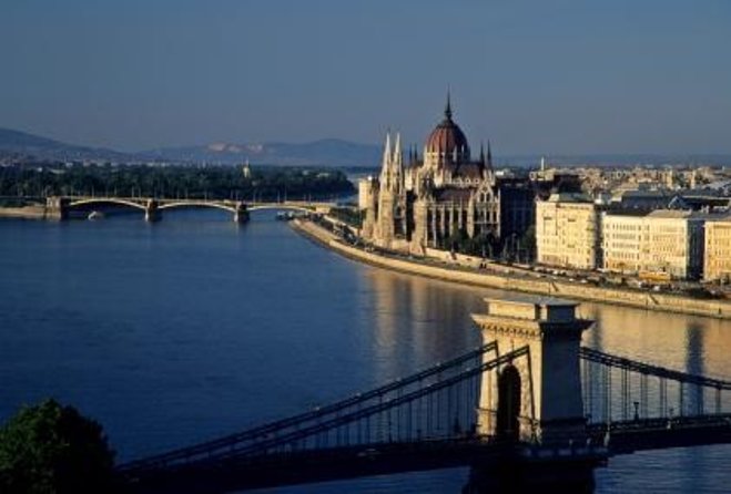 Budapest: Unlimited Prosecco, Beer & Aperol Spritz Cruise - Boarding near Carl Lutz rkp