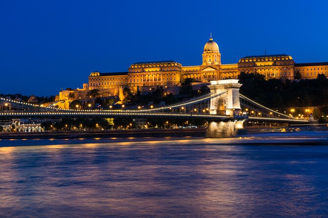 Budapest: Unlimited Prosecco, Beer & Aperol Spritz Cruise - Music, commentary, and the atmosphere onboard