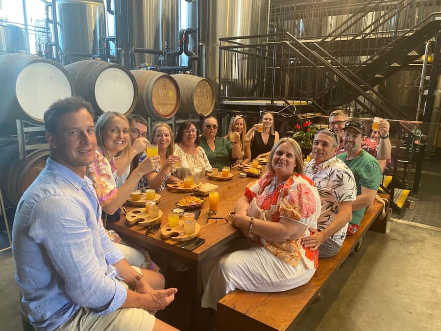 Byron Bay Brewery and Distillery Day Tour: Lunch & tastings - What the guide adds to the day