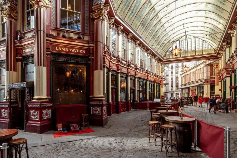 City of London Historic Pub Tour with Beers and Bar Snacks - What the three old pubs add to the walk