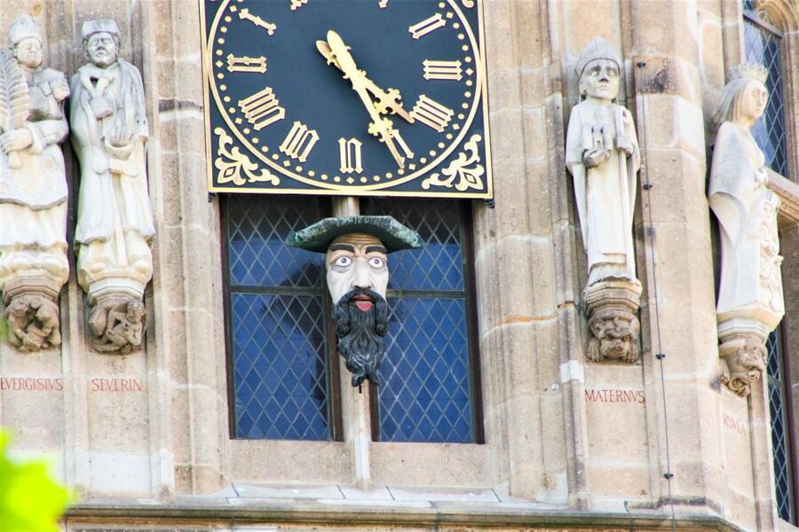 Cologne: Old Town Walking Tour with 1 Brewery Visit & 1 Beer - Meeting the guide by Heumarkt