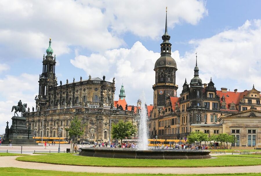 Dresden: Guided Tour with Beer Tasting - Hello Dresden: the first taste and the tour’s tone