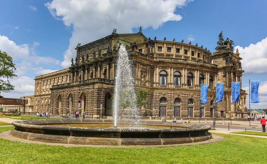 Dresden: Guided Tour with Beer Tasting - CAMONDAS Schokoladenmuseum and the chocolate beer