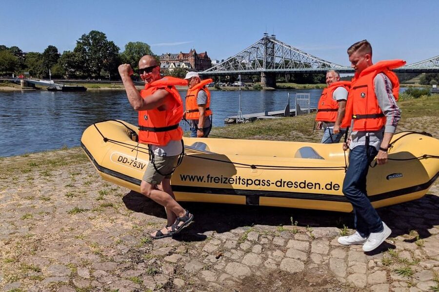 Dresden: Private Inflatable Boat Tour with Beer Garden Stop - Continuing through Altübigau to Pieschen