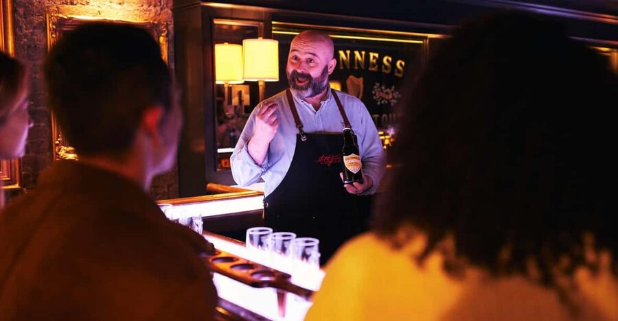 Dublin: Guinness Storehouse Connoisseur Experience - The pouring lesson is more than a photo opportunity
