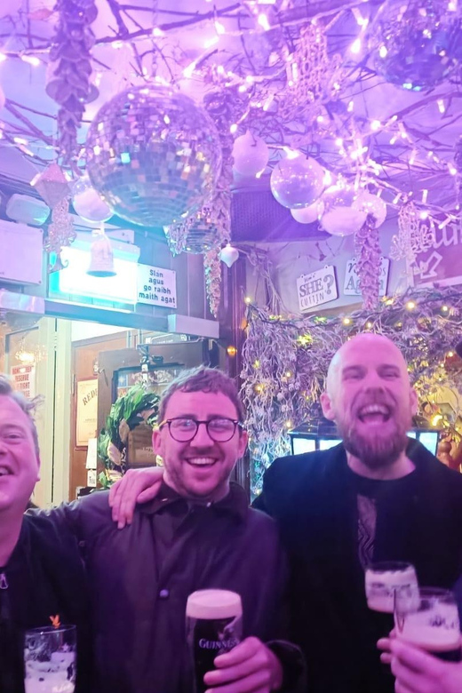 Dublin: Pub Tour. Pour The Perfect Guinness, Whiskey & Music - Whiskey in a local Dublin pub